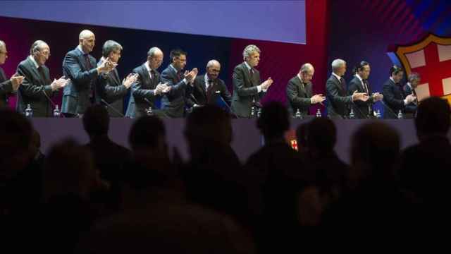 La junta directiva en la última asamblea de socios del Barça / EFE