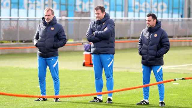 Xavi Hernández dirige un entrenamiento del Barça / FCB