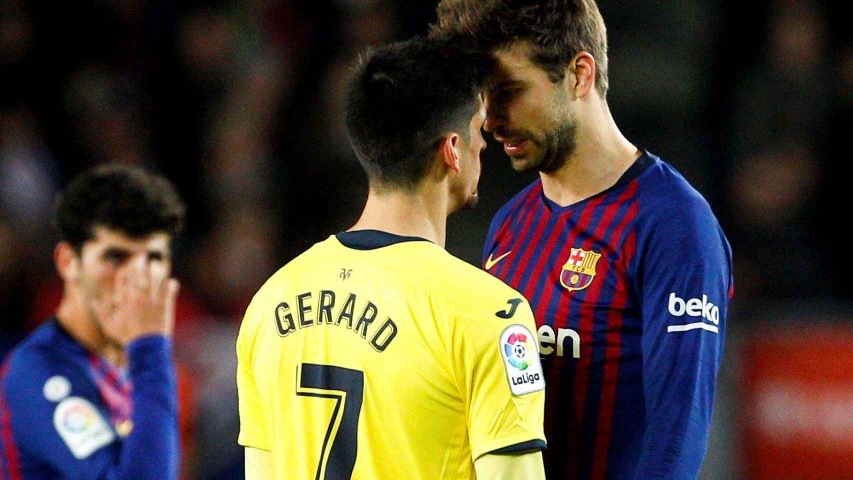 Gerard Moreno y Gerard Piqué se encaran tras una disputa / EFE
