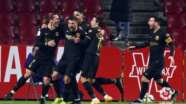 Los jugadores del Barça, celebrando el milagroso empate ante el Granada | LaLiga