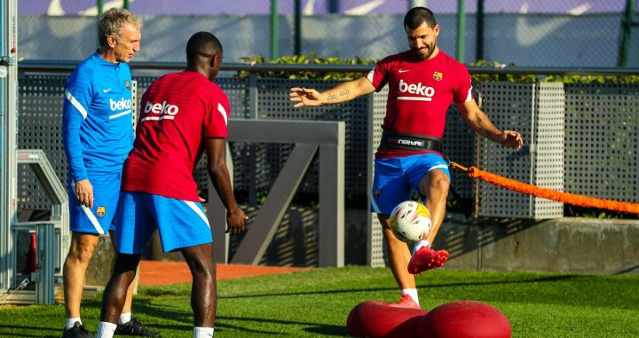 Aguero y Dembelé, en una sesión de entrenamiento con el grupo / FCB