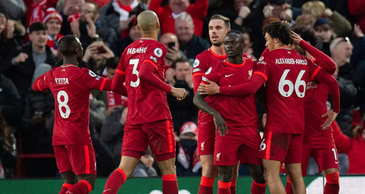 Los jugadores del Liverpool de Klopp celebran juntos una victoria en la Premier League / EFE