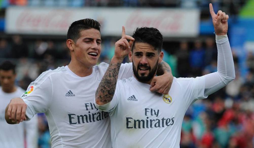 Una foto de Isco Alarcón y James Rodríguez durante un partido del Real Madrid / Twitter