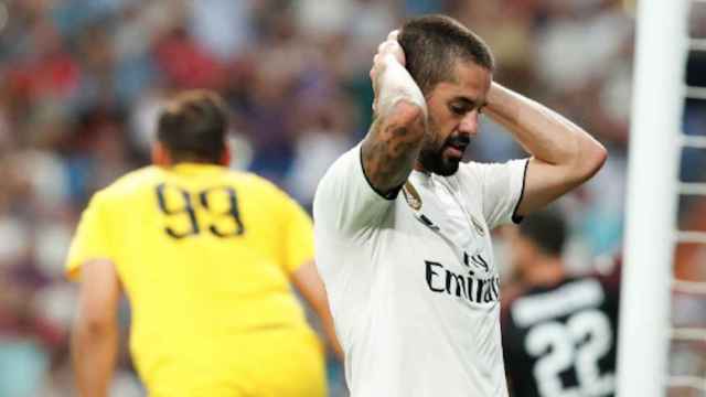 Isco Alarcón se lleva las manos a la cabeza tras fallar una ocasión clara | EFE