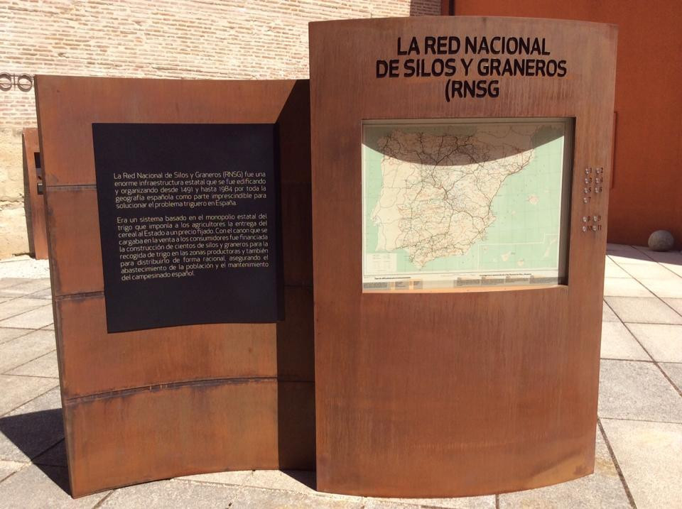 La Red Nacional de Silos y Graneros, un proyecto desarrollado durante la dictadura franquista / SILOSYGRANEROS.ES