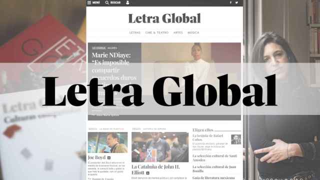 Imagen de la nueva web de 'Letra Global', junto a las revistas en papel / LUIS MIGUEL AÑON (LETRA)