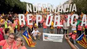 Asistentes a la multitudinaria manifestación a favor de la independencia y de los presos celebrada en Barcelona / EFE