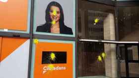 Ataque con pintura amarilla a la sede de Cs en Barcelona / TWITTER