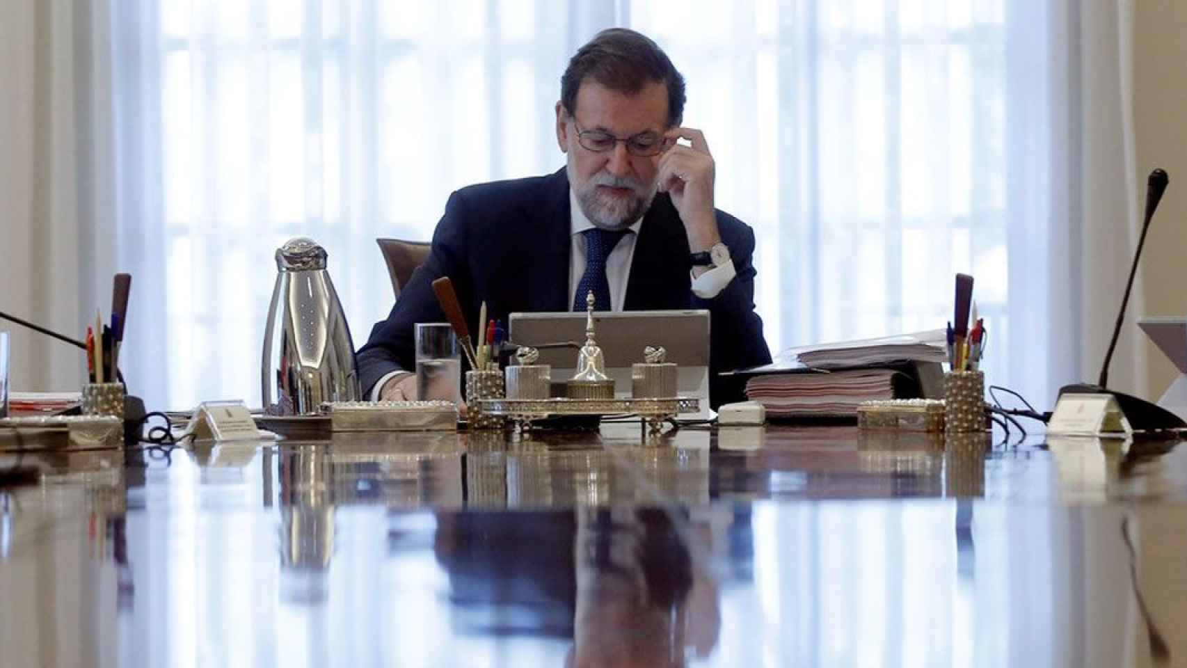 El presidente del Gobierno, Mariano Rajoy, antes de un Consejo de Ministros