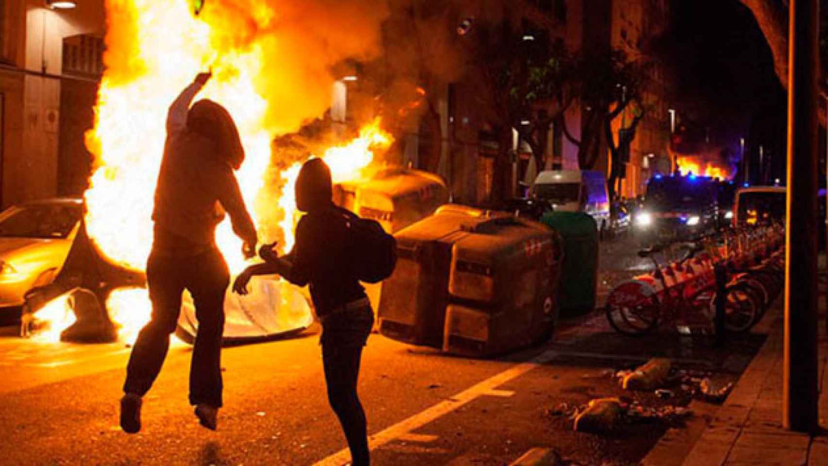 Una de las noches de disturbios tras el desalojo de Can Vies / EUROPA PRESS