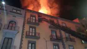 El incendio de Lleida que obligó a desalojar a una treintena de vecinos / GUARDIA URBANA DE LLEIDA