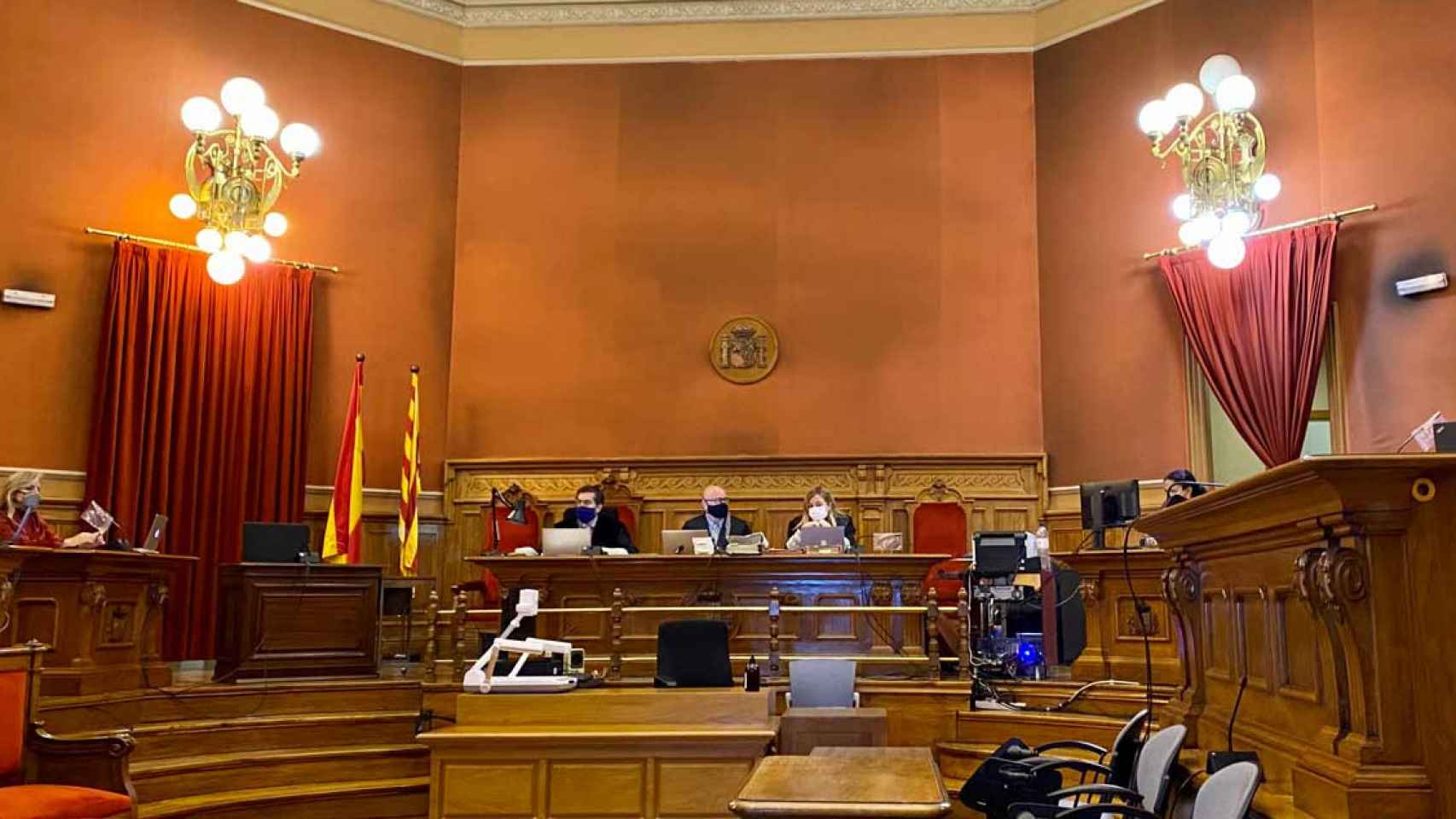 El tribunal que juzga la violación grupal de la 'Manada de Manresa' en la Audiencia de Barcelona / CG