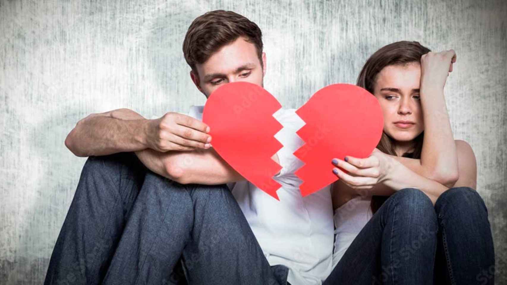 Una pareja con el corazón roto, que ilustra lo que se esconde en la infidelidad