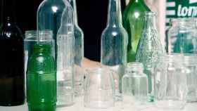 Distintas botellas y otros envases de vidrio / EUROPA PRESS