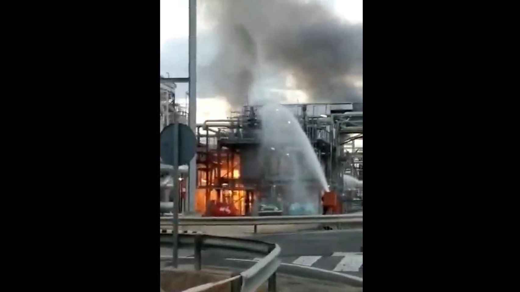 Incendio en una planta química de Tarragona / TWITTER