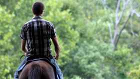 Hombre montando a caballo / PIXABAY