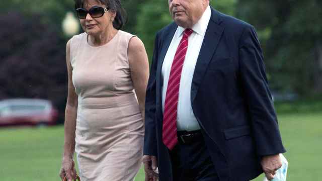 Los padres de Melania Trump en una imagen de archivo de 2017, en una visita a Washington / EFE