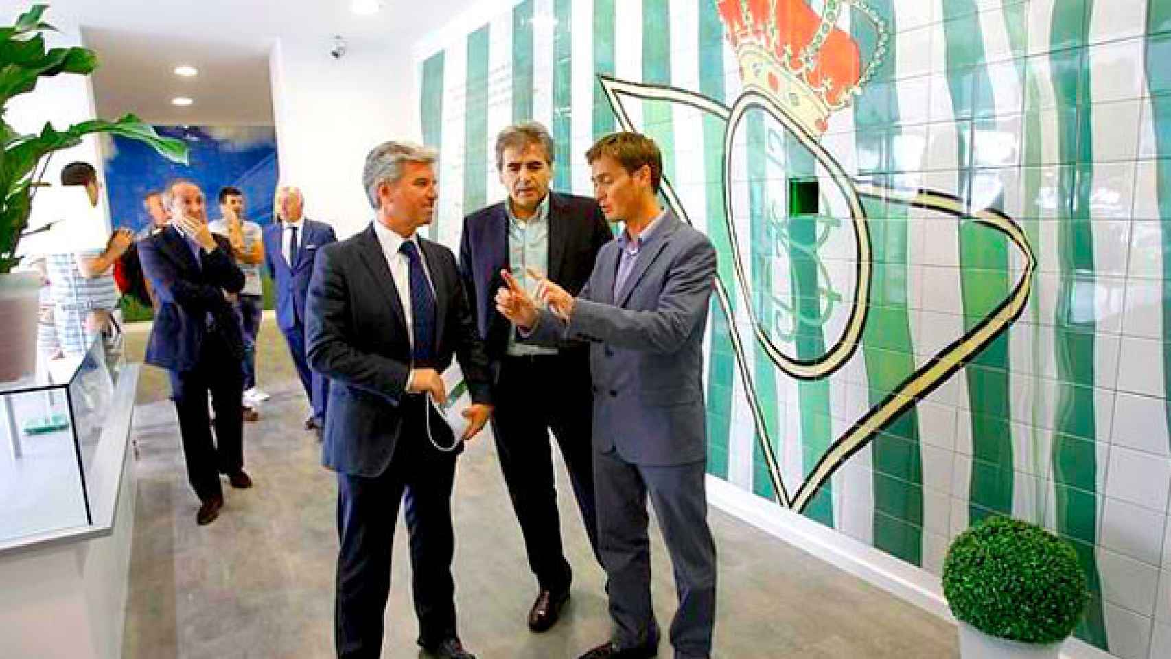 Guillén, dirigente del Betis, y Santiago Bach, consejero delegado de GIEM Sport