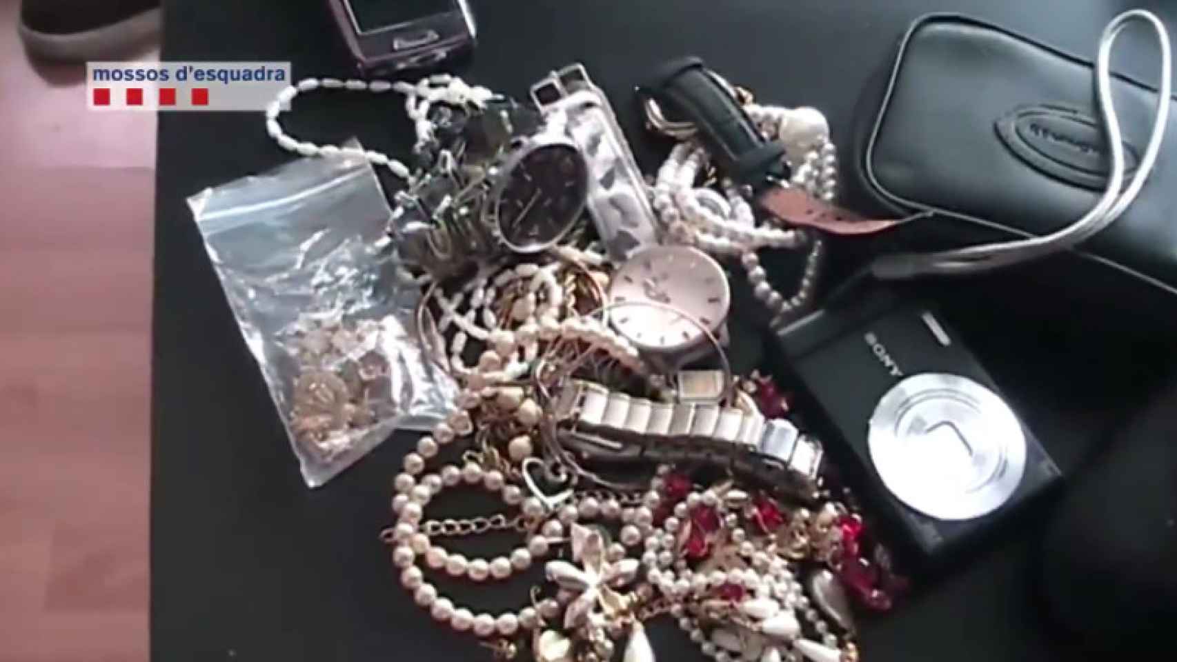 Los Mossos encontraron gran cantidad de joyas en el domicilio de la detenida.