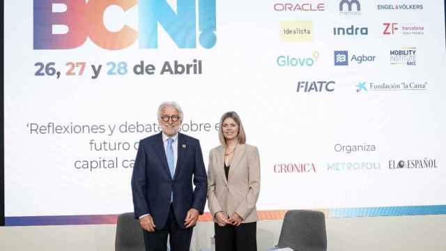 El presidente de Foment del Treball, Josep Sánchez Llibre, y la directora de Crónica Global, Cristina Farrés / GALA ESPÍN
