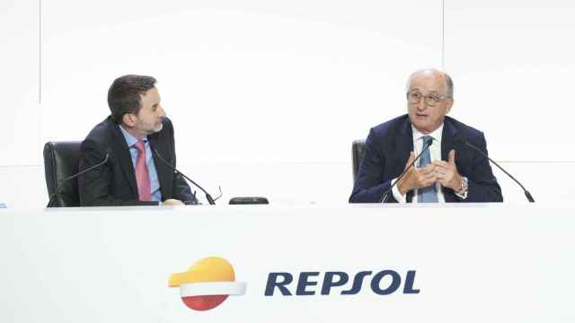 Josu Jon Imaz, consejero delegado de Repsol (izq.), y Antonio Brufau, presidente, elevan dividendos por las alzas del petróleo / EP
