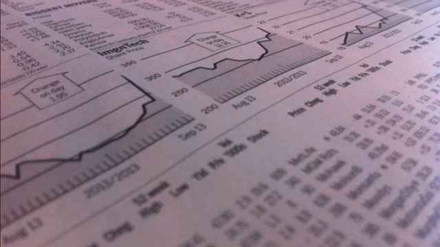 Cotizaciones del Mercado de Valores en un periódico / AndreasPoike