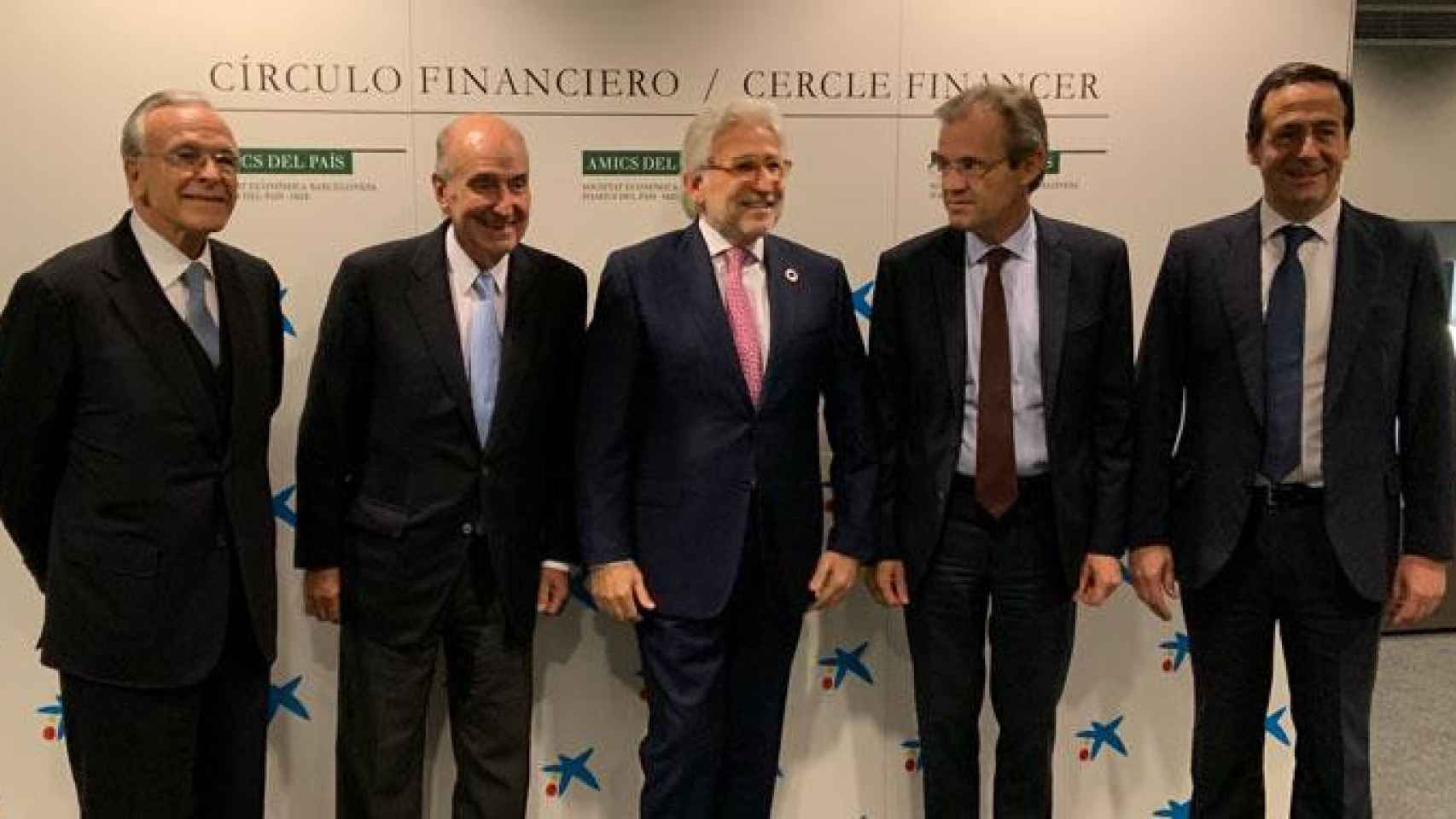 El presidente de Foment del Treball, Josep Sánchez Llibre (c), con la cúpula de Caixabank y el presidente de la Fundación Bancaria La Caixa, Isidro Fainé (i) / CG