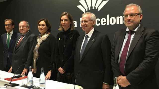 Pau Relat (i), nuevo presidente de Fira Barcelona junto a José Luís Bonet, Ada Colau, Àngels Chacón, Miquel Valls y Constantí Serrallonga / CG
