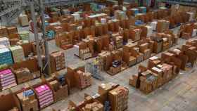 Imagen de uno de los almacenes de Amazon en España