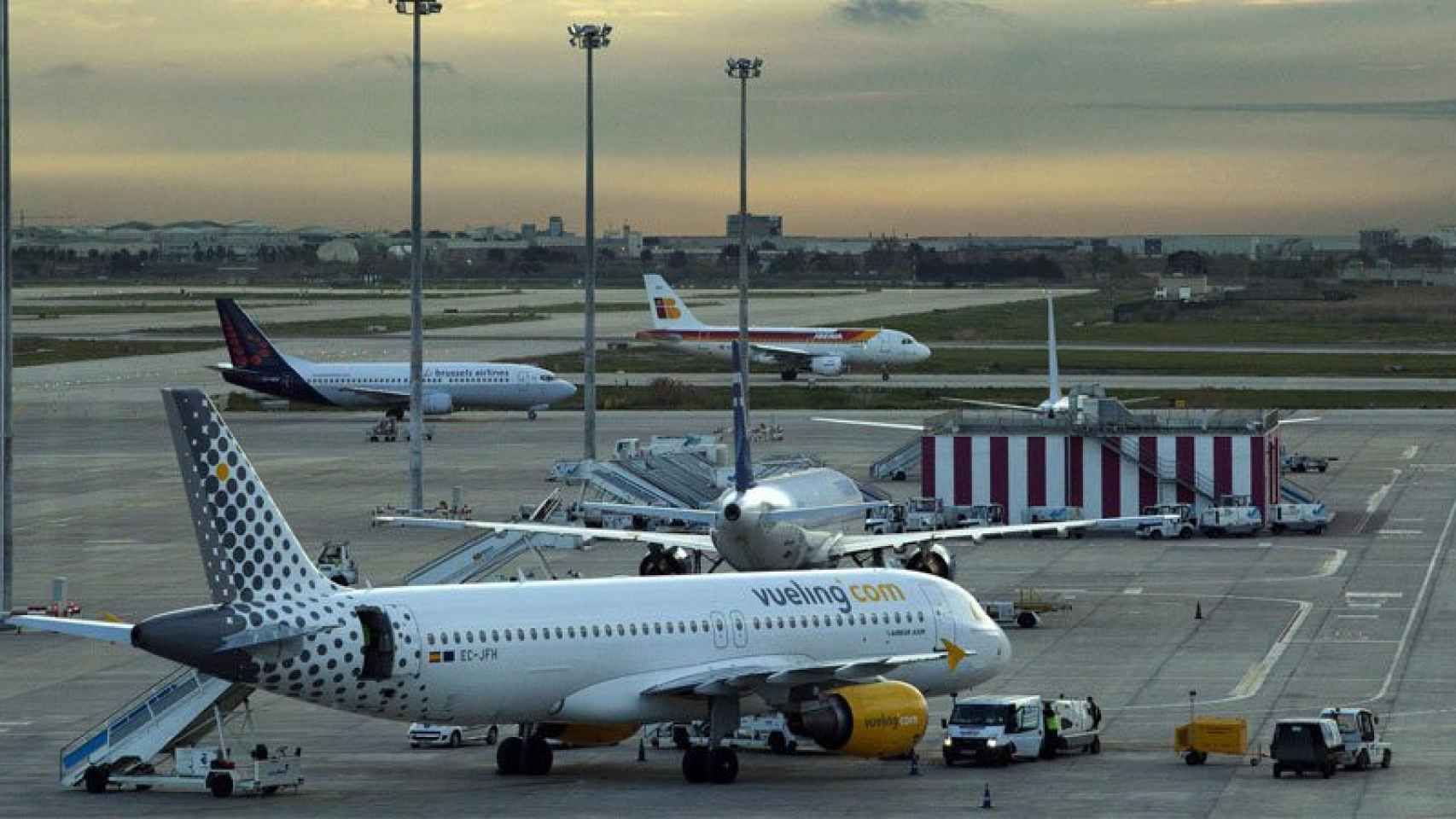 Vueling transporta a uno de cada tres pasajeros en El Prat.