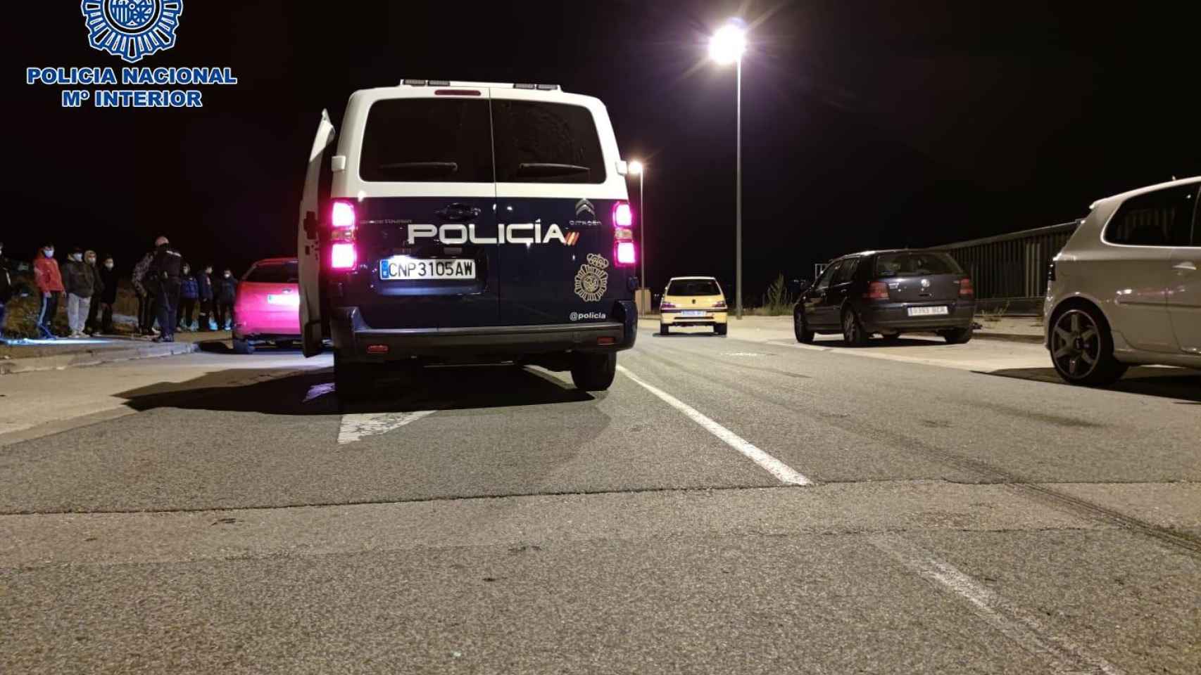 El furgón de la patrulla policial que intervino en la carrera ilegal de coches / EP