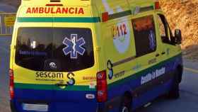 Una ambulancia de Castilla-La Mancha, como la que atropelló a la joven de 15 años / EFE