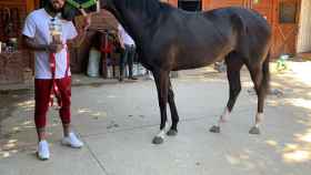Arturo Vidal con su caballo
