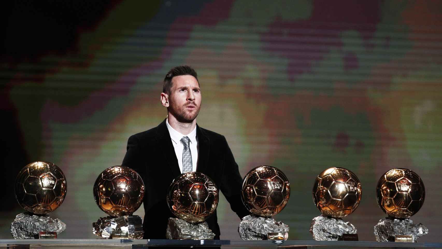 Messi recibiendo su sexto Balón de Oro / EFE