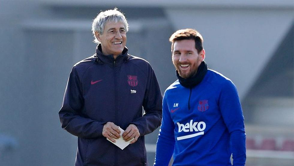 Quique Setién y Messi en un entrenamiento / FCB