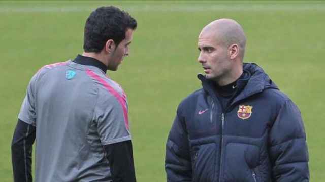 Busquets junto a Guardiola en un entrenamiento del Barça / EFE