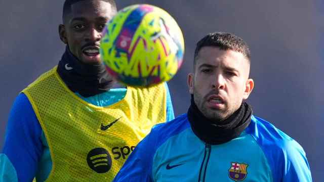 Jordi Alba, junto a Ousmane Dembelé en un entrenamiento / EFE