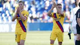 De Jong y Arthur agradeciendo el apoyo de la afición / FC Barcelona