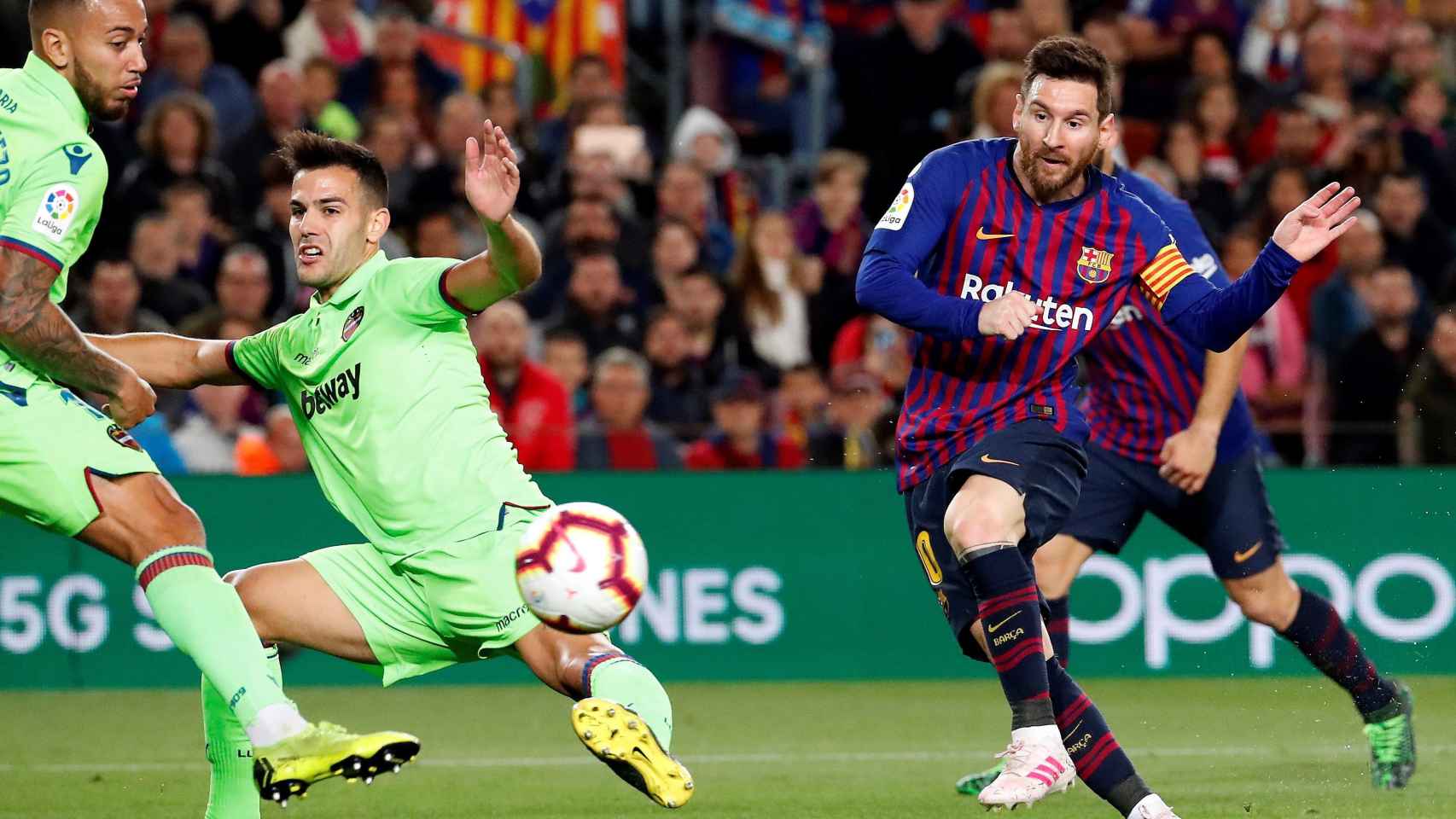 Messi marcando en el Barça - Levante / EFE