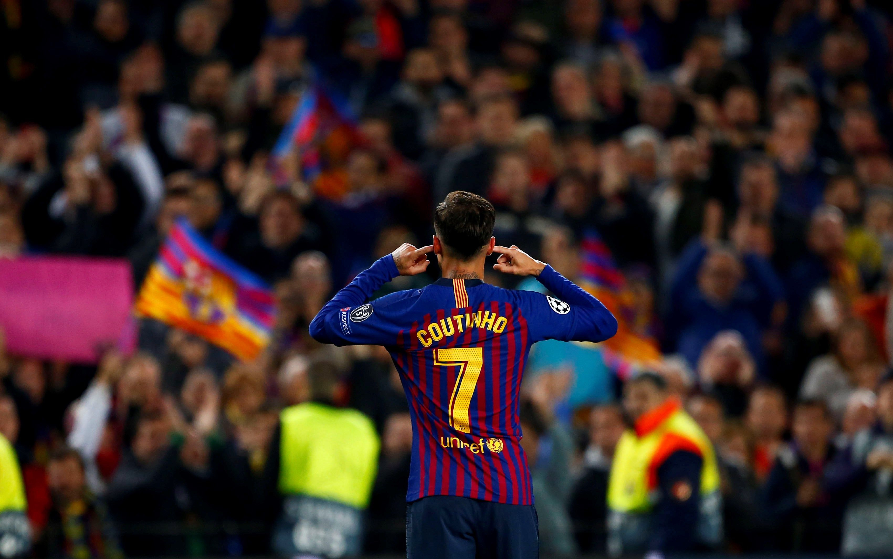 Una foto de Coutinho celebrando su gol tapándose los oídos ante el Camp Nou / EFE