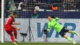 Luka Jovic marcando con el Eintracht de Frankfurt / EFE