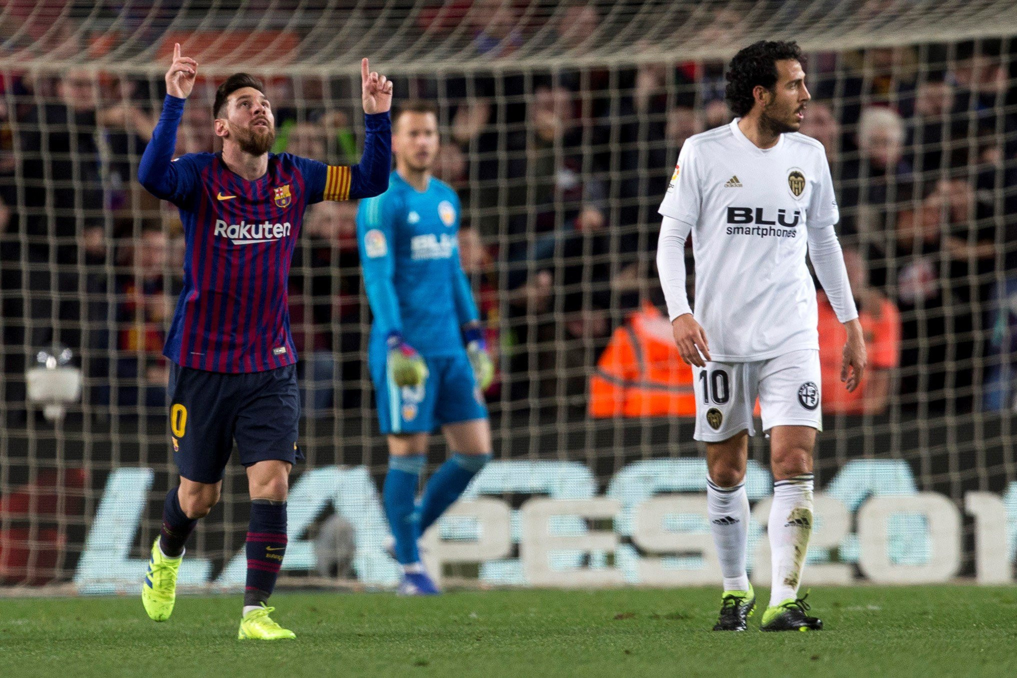 Messi celebra el segundo gol ante el Valencia en el Camp Nou en la Liga 2018-19 / EFE