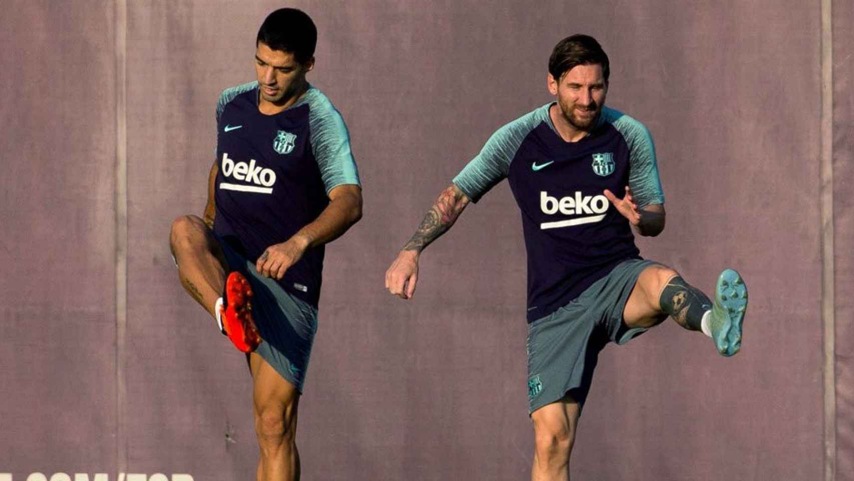 Luis Suárez y Leo Messi se ejercitan en un entrenamiento del Barça dirigido por Ernesto Valverde / EFE
