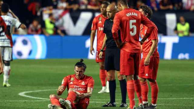 Una foto de los jugadores del Real Madrid durante el partido ante el Rayo Vallecano / EFE