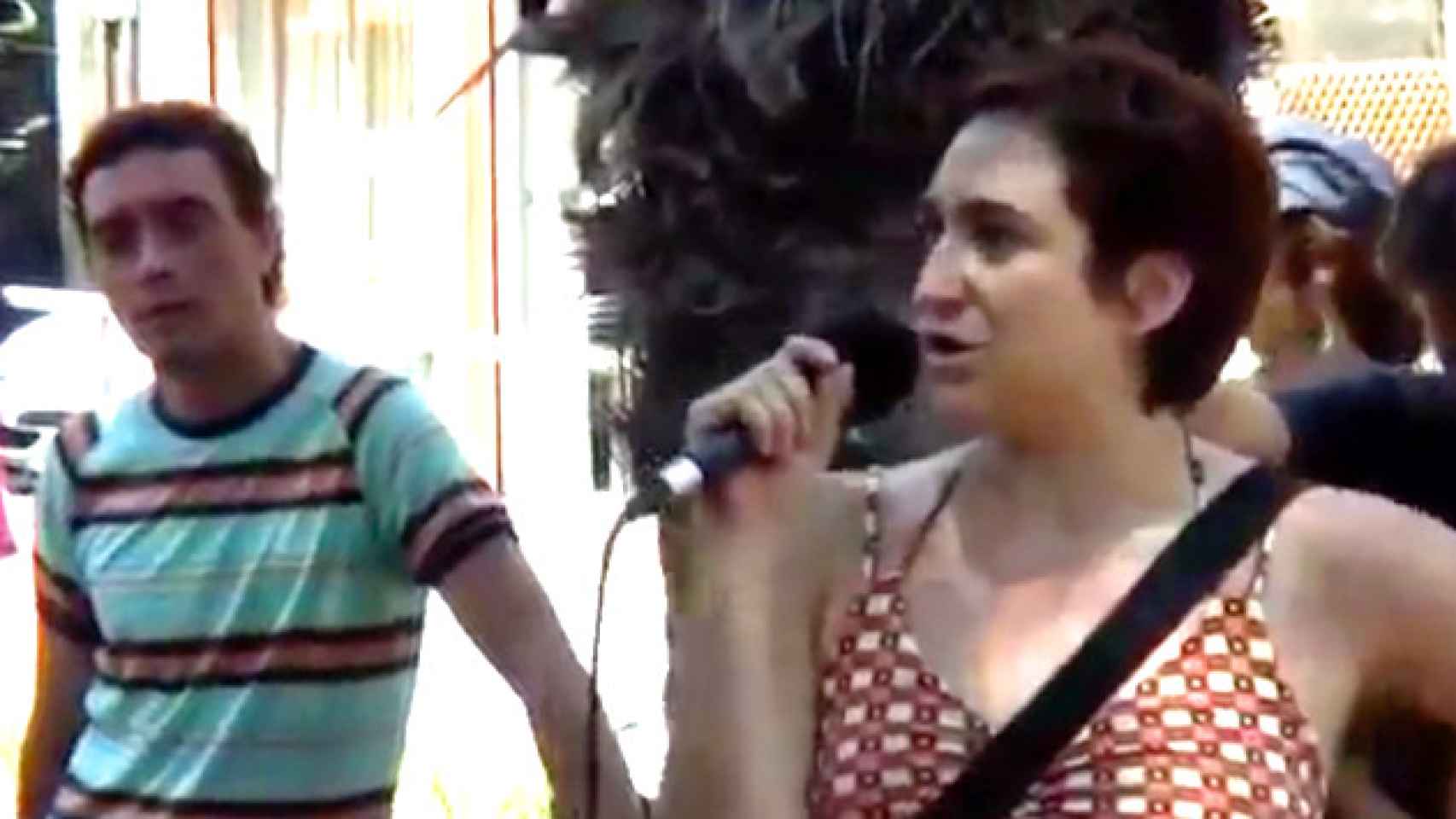 Ada Colau en la protesta en 2010 contra el hotel de Drassanes que ahora su equipo de gobierno deberá permitir / CG