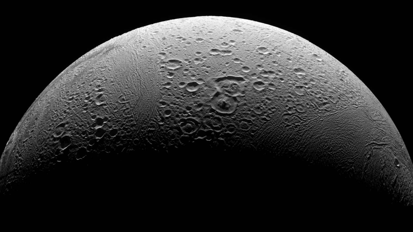 Fotografía de Encélado, la luna de Saturno / CREATIVE COMMONS