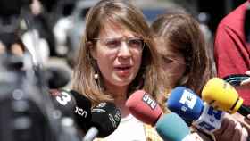 La concejal de Barcelona en Comú, Janet Sanz, informa a los medios / EFE