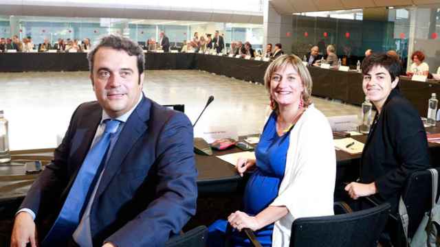 La cúpula de Salud, con la consejera, Alba Vergés (c); la secretaria de Salud, Laura Pelay (d) y el director del CatSalut, Adrià Comella (i) / CG