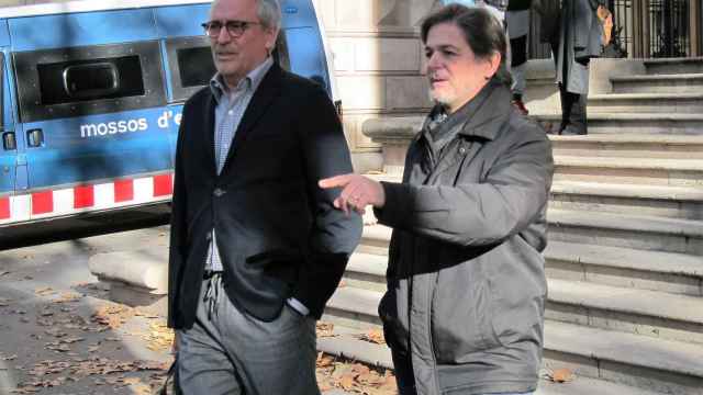 Oriol Pujol al salir del juzgado junto a su abogado Javier Melero / EUROPA PRESS