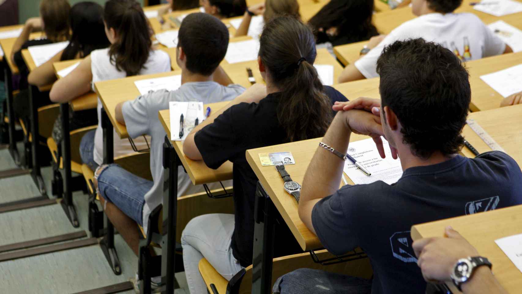 Alumnos de una universidad durante un examen / EFE